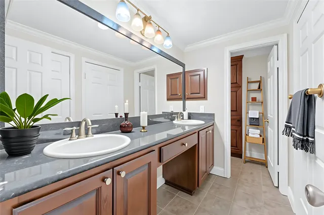 $119,000 | 2255 Braeswood Park Drive, Unit 219, Houston, TX 77030