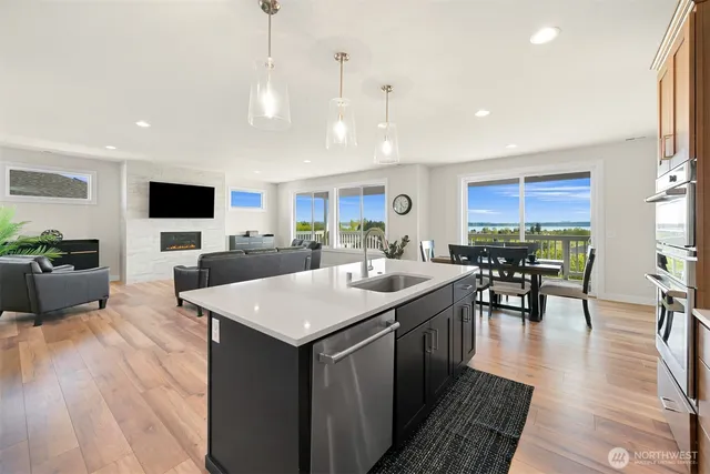 $989,500 | 5423 Lonicera Drive, Blaine, WA 98230