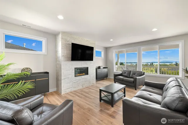 $989,500 | 5423 Lonicera Drive, Blaine, WA 98230