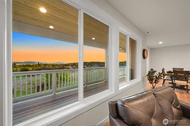 $989,500 | 5423 Lonicera Drive, Blaine, WA 98230