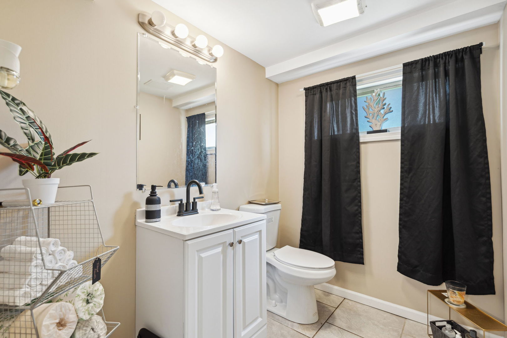 1741 Oak Lane Road Flossmoor, IL 60422 - Photo 12 of 30 a bathroom with a sink a toilet and shower