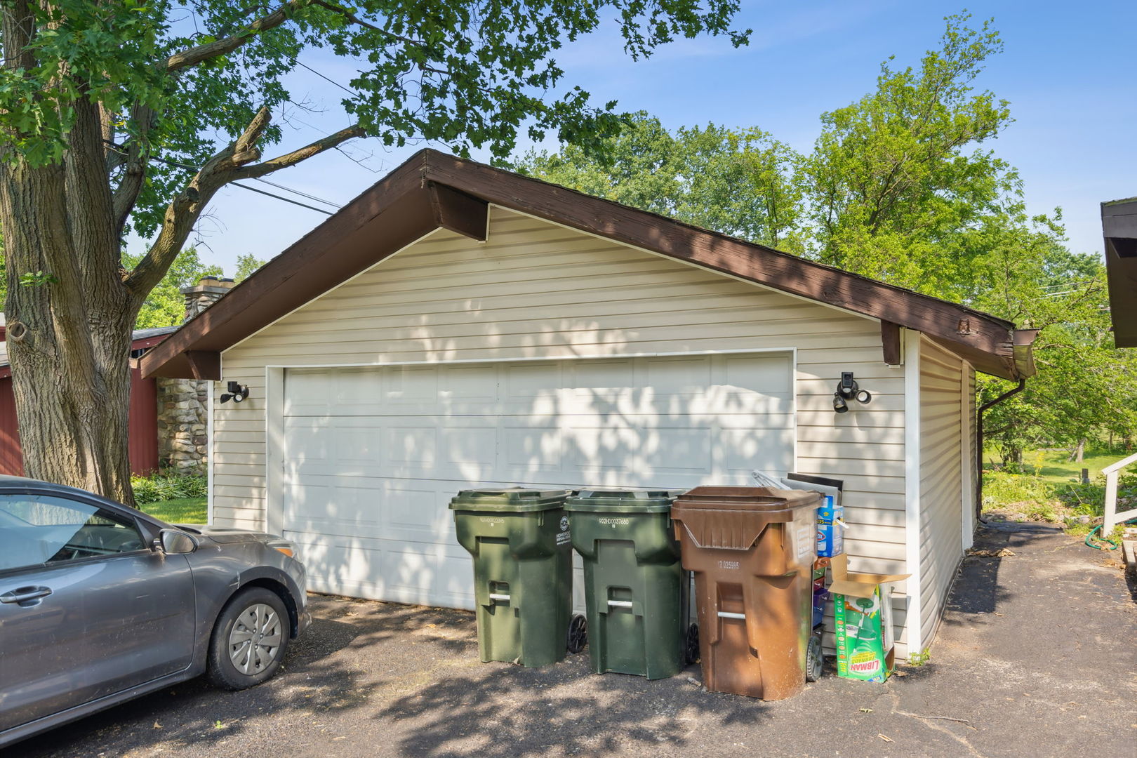 1741 Oak Lane Road Flossmoor, IL 60422 - Photo 27 of 30 a front view of a house with garage