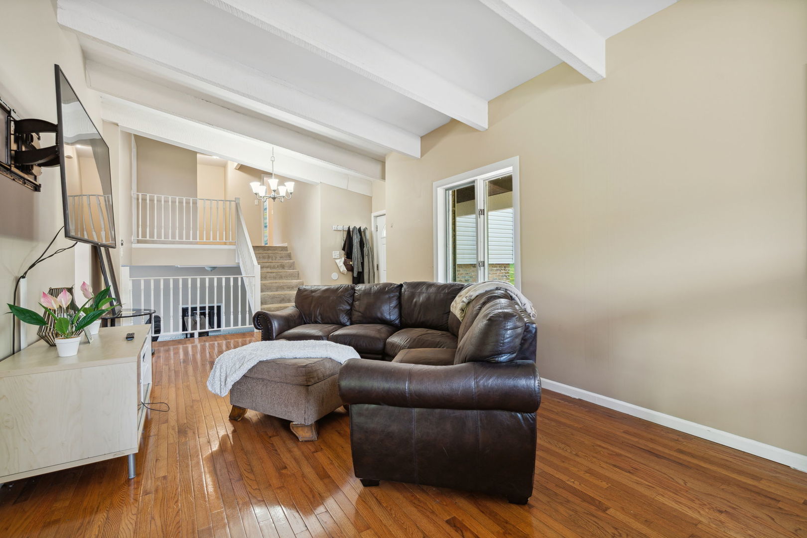 1741 Oak Lane Road Flossmoor, IL 60422 - Photo 4 of 30 a living room with furniture and a wooden floor
