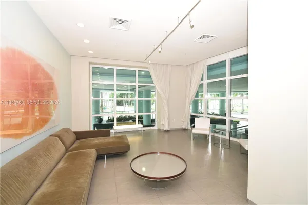 $659,000 | 1900 North Bayshore Drive, Unit 2804, Miami, FL 33132
