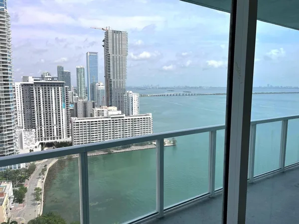 $659,000 | 1900 North Bayshore Drive, Unit 2804, Miami, FL 33132
