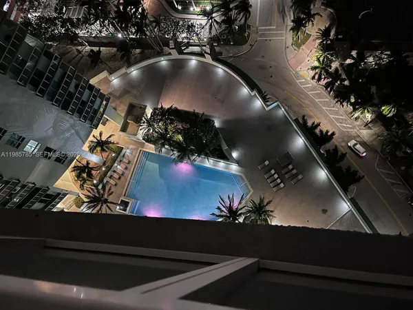 $659,000 | 1900 North Bayshore Drive, Unit 2804, Miami, FL 33132