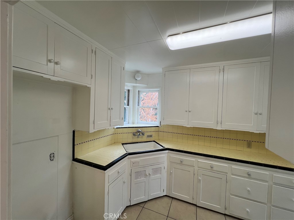 3869 Ridge Road Riverside, CA 92501 - Photo 5 of 13 Kitchen