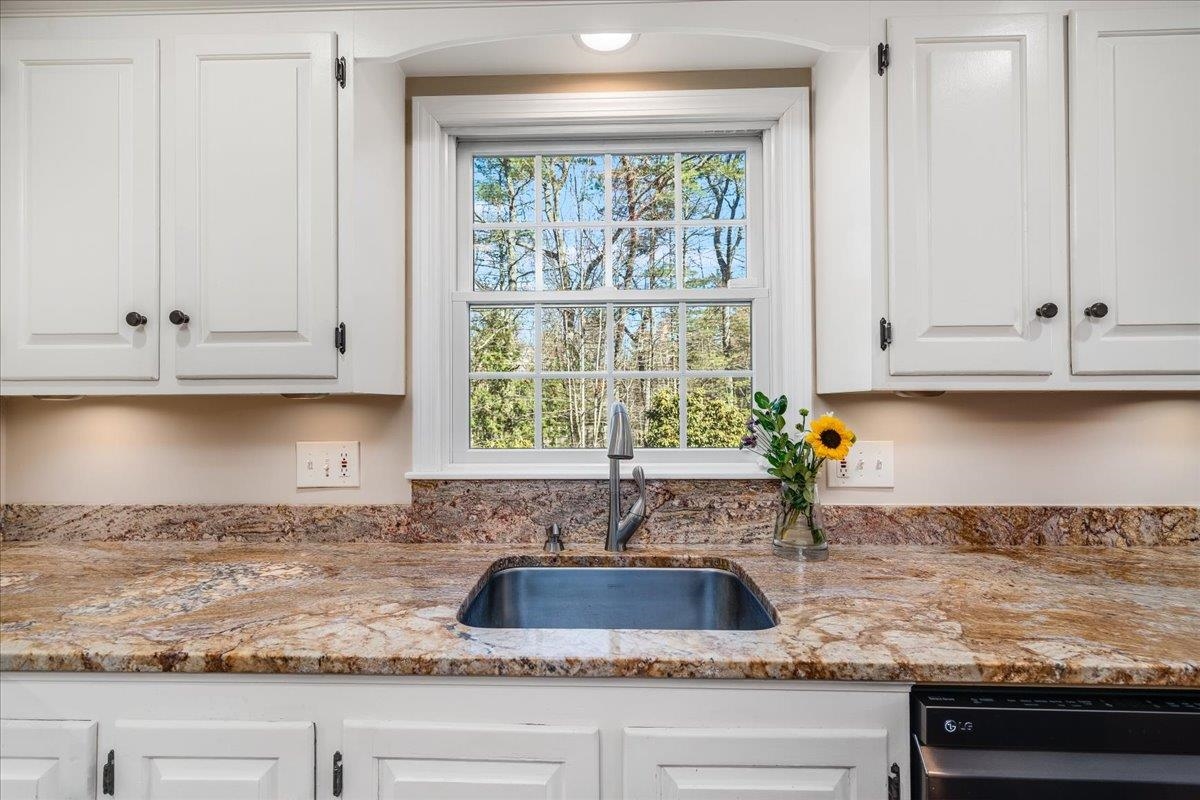 7 Jackson Square Bedford, NH 03110 - Photo 9 of 52