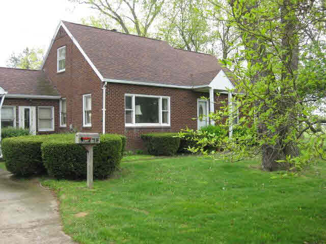 9766 Grafton Road Carleton, MI 48117 - Photo 2 of 3 20095955-1.JPG