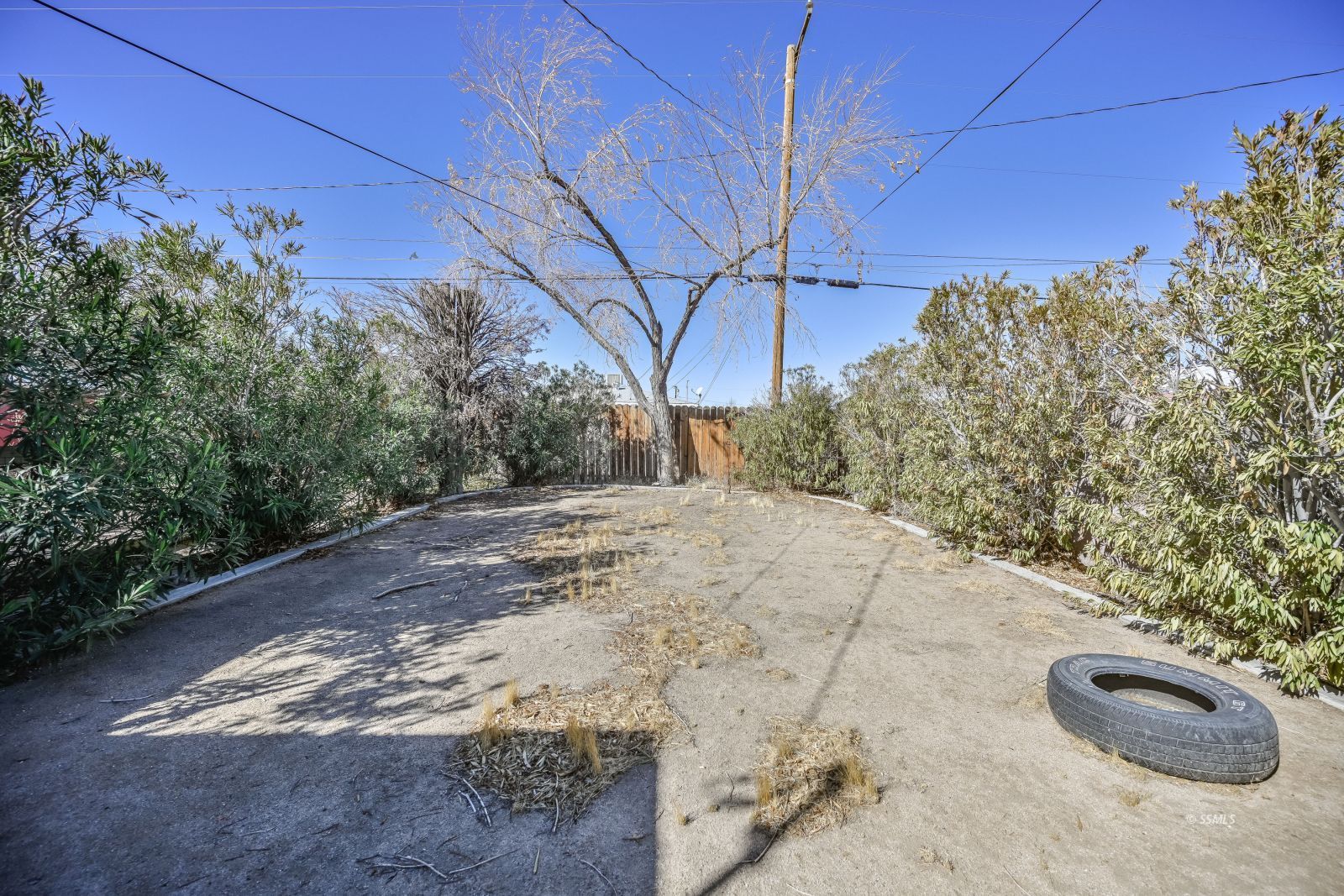 221 South Silver Ridge Street Ridgecrest, CA 93555 - Photo 31 of 44 a view of backyard space