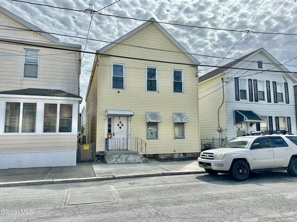 $1,800 | 37 High Street, Unit 2, Green Island, NY 12183
