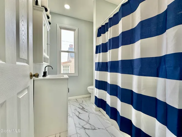 $1,800 | 37 High Street, Unit 2, Green Island, NY 12183