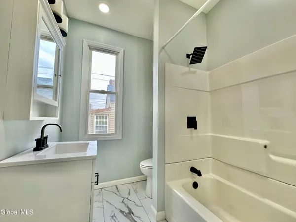 $1,800 | 37 High Street, Unit 2, Green Island, NY 12183