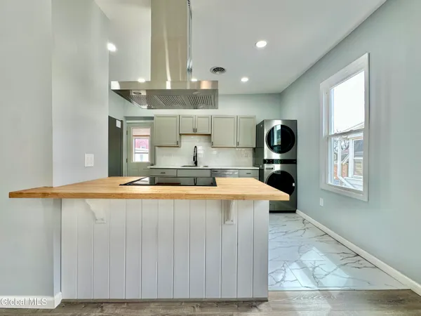 $1,800 | 37 High Street, Unit 2, Green Island, NY 12183