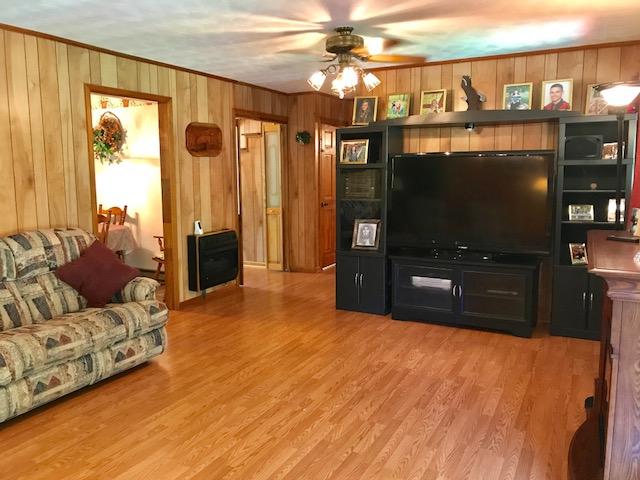 2131 Evergreen Road Covington, VA 24426 - Photo 22 of 56 Liv Room