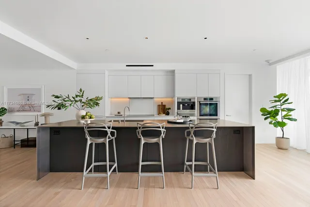 $7,750,000 | 2901 Collins Avenue, Unit 1001, Miami Beach, FL 33140