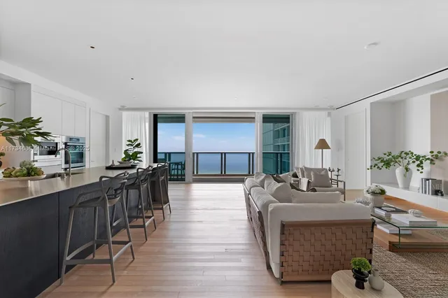 $7,750,000 | 2901 Collins Avenue, Unit 1001, Miami Beach, FL 33140