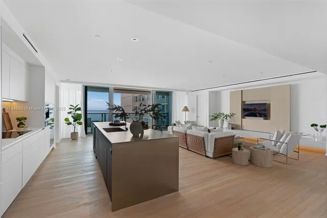 $7,750,000 | 2901 Collins Avenue, Unit 1001, Miami Beach, FL 33140