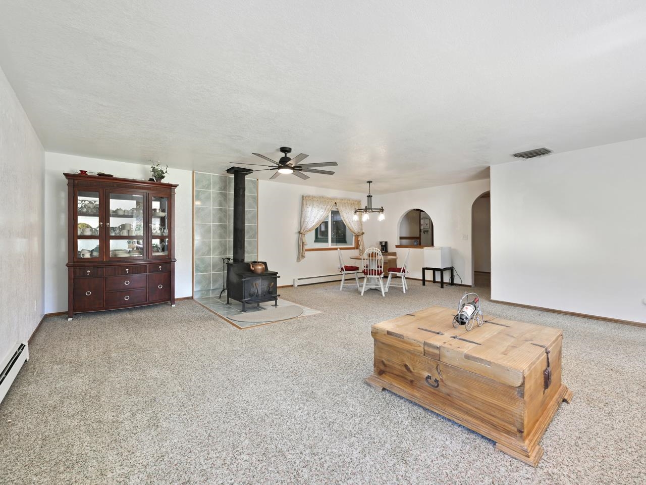 3694 F Road Palisade, CO 81526 - Photo 11 of 42 a living room with furniture