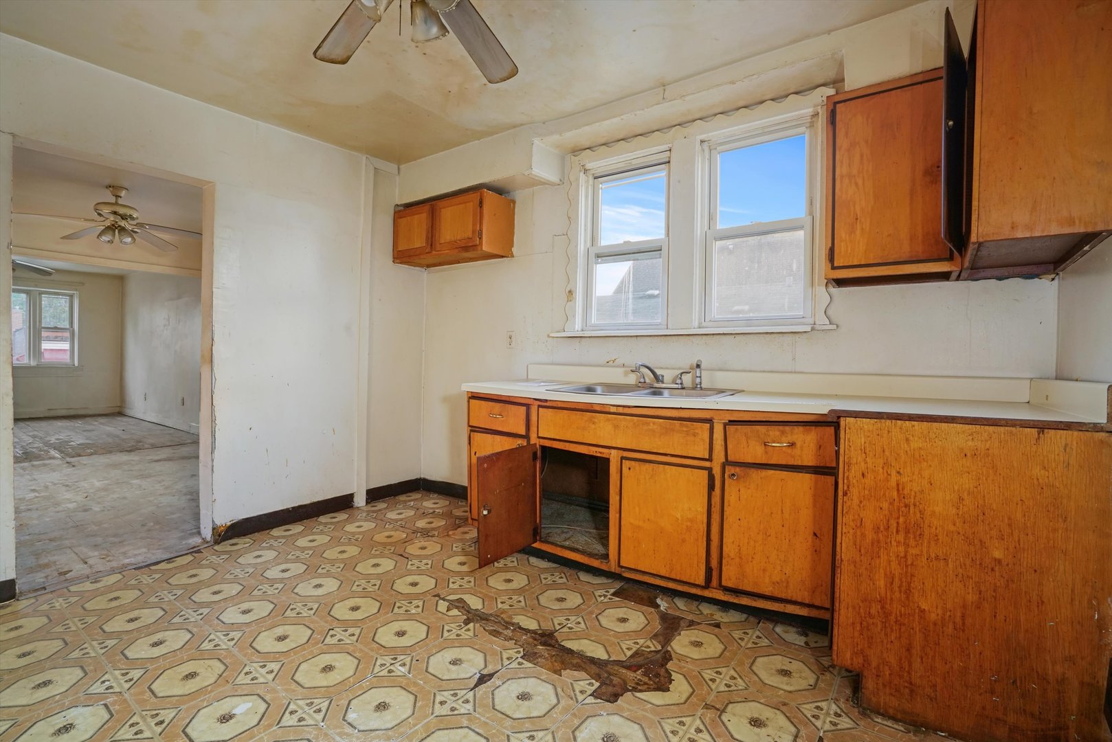 836 East 89th Street Chicago, IL 60619 - Photo 14 of 30 a bathroom with a sink and a mirror