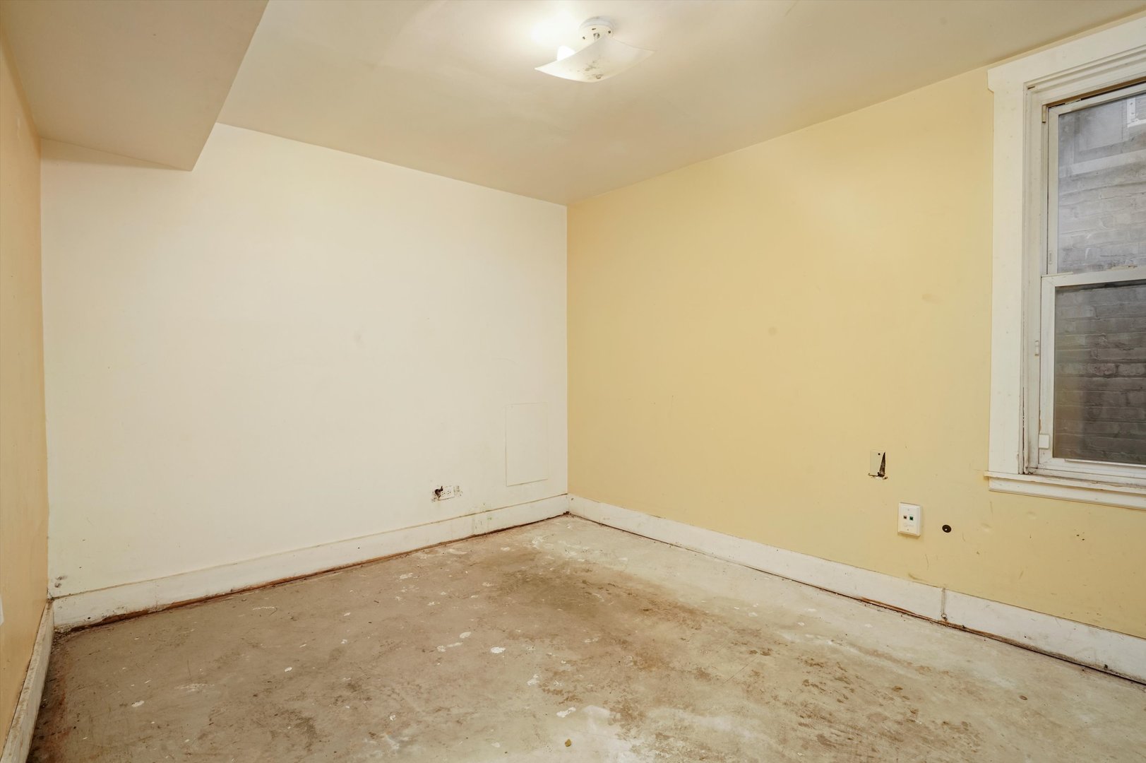 836 East 89th Street Chicago, IL 60619 - Photo 21 of 30 an empty room with windows
