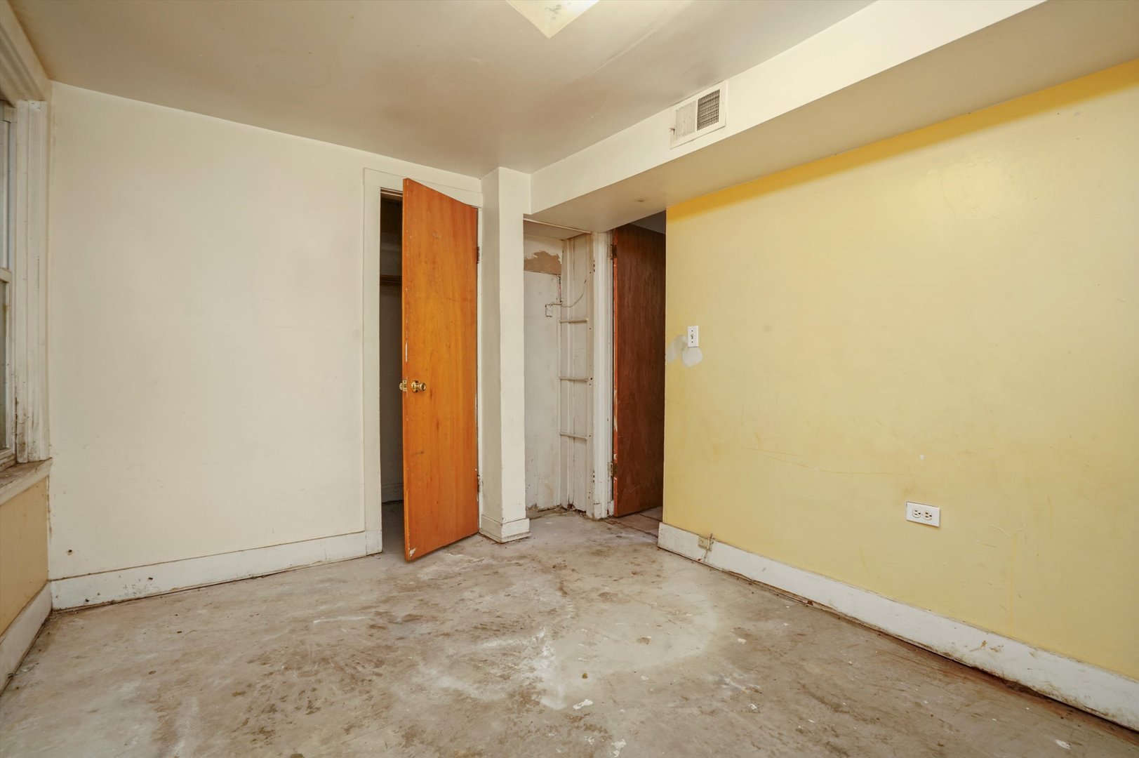 836 East 89th Street Chicago, IL 60619 - Photo 22 of 30 a view of an empty room