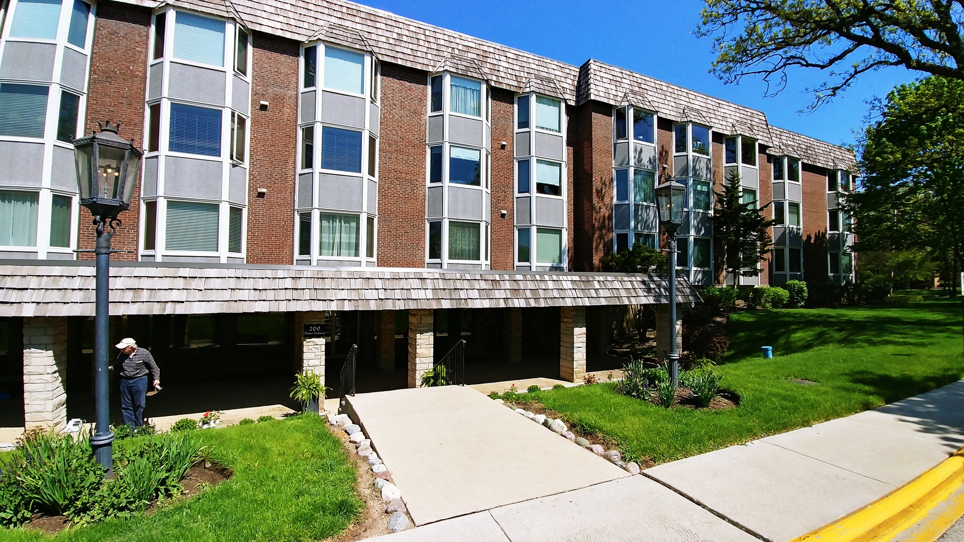 200 Thames Parkway, Unit 3E Park Ridge, IL 60068 - Photo 1 of 16