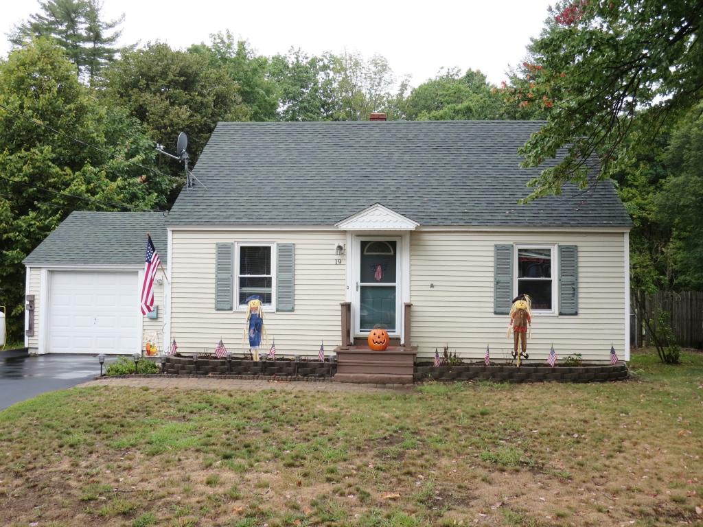 19 Kendall Street Rochester, NH 03867 - Photo 1 of 16