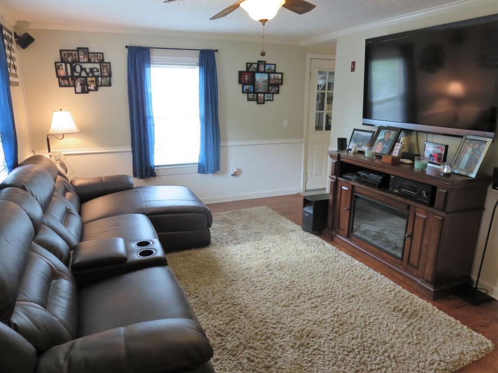19 Kendall Street Rochester, NH 03867 - Photo 2 of 16