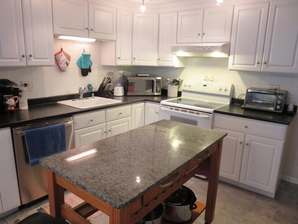 19 Kendall Street Rochester, NH 03867 - Photo 3 of 16