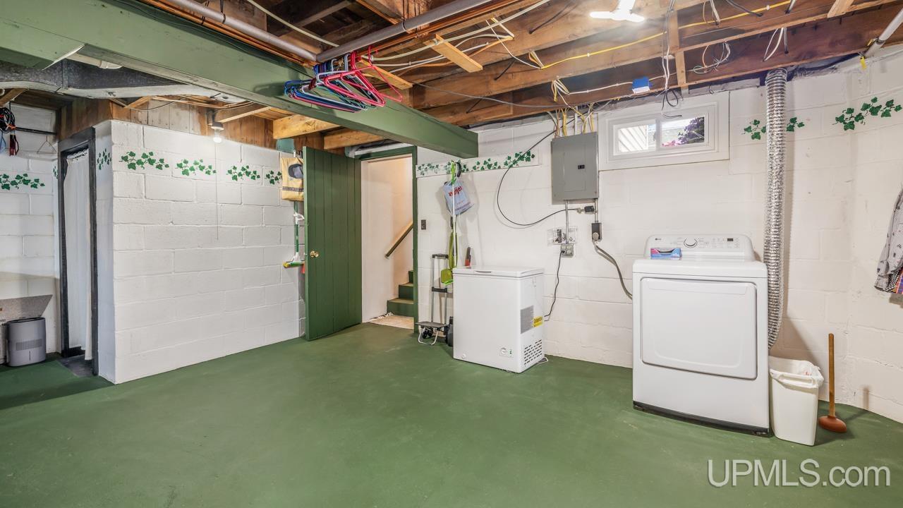 1402 North 16th Street Escanaba, MI 49829 - Photo 18 of 27