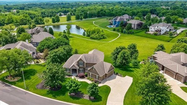 $925,000 | 11775 Northwest 81 Street, Parkville, MO 64152