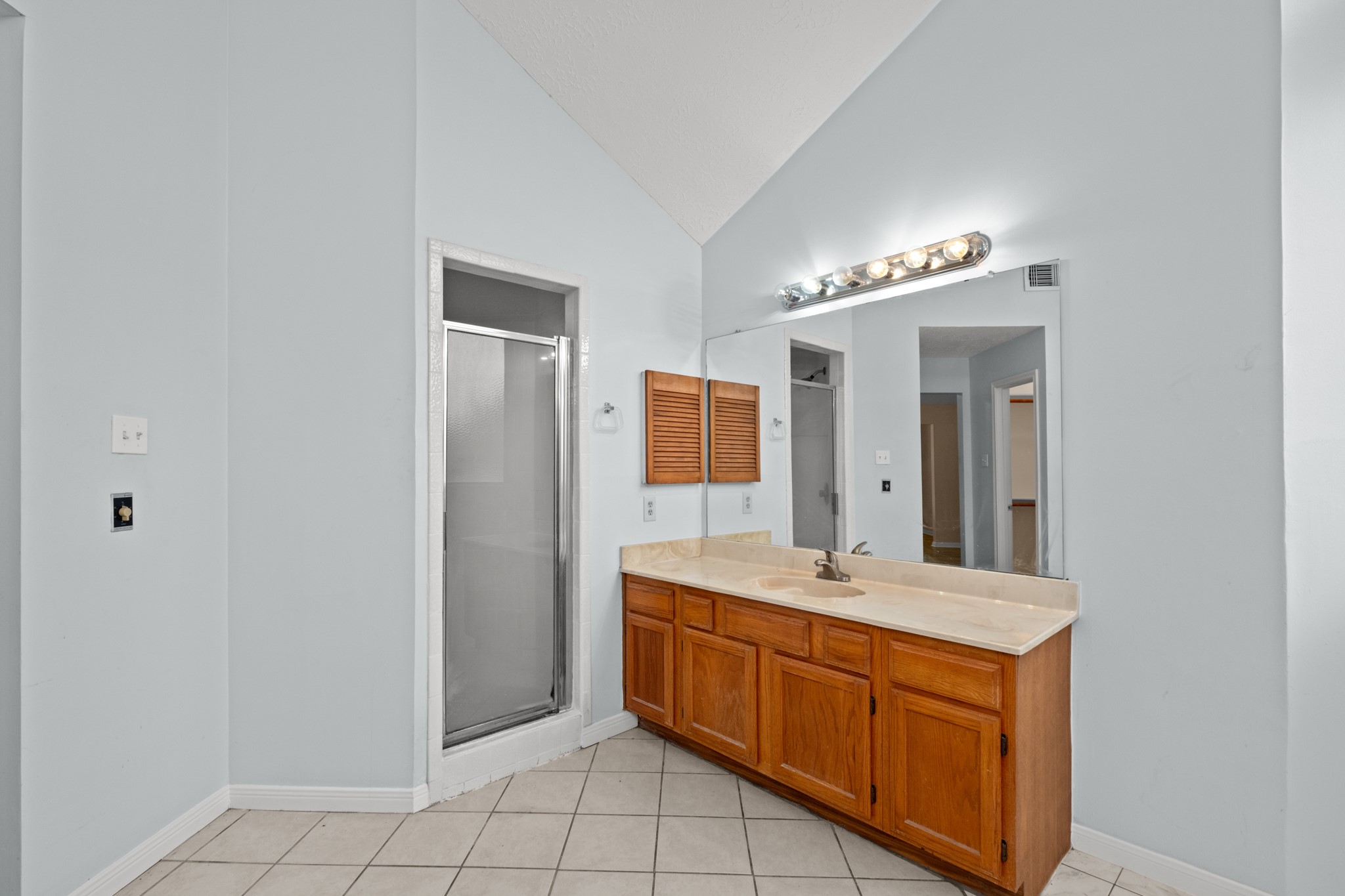 4131 Club Valley Drive Houston, TX 77082 - Photo 23 of 28 a bathroom with a double vanity sink and mirror