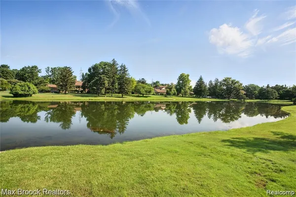 $539,900 | 4291 Foxpointe Drive, Unit 53, West Bloomfield, MI 48323