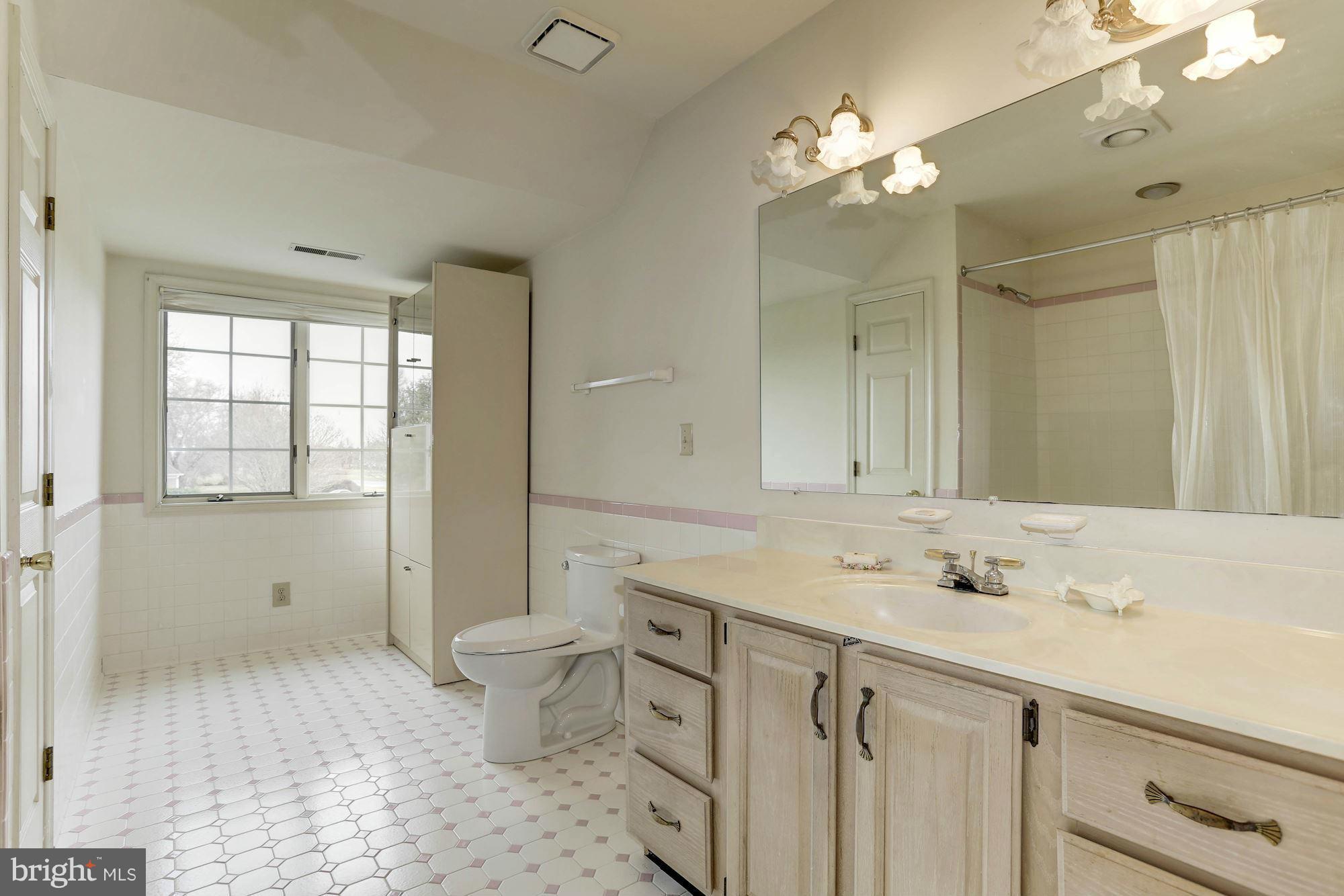 2848 Cox Neck Road Chester, MD 21619 - Photo 22 of 30 Guest Bath