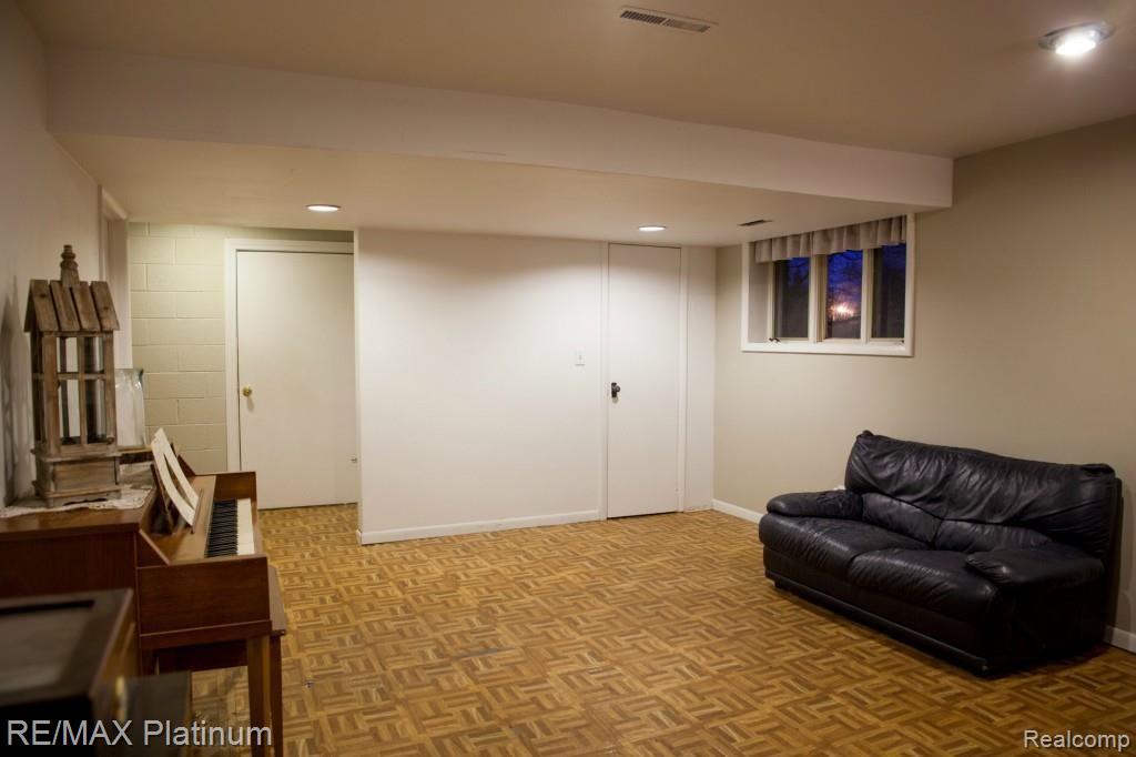 240 Wallace Way Howell, MI 48843 - Photo 14 of 20 240 Wallace Basement Main Room 4 (2).jpg