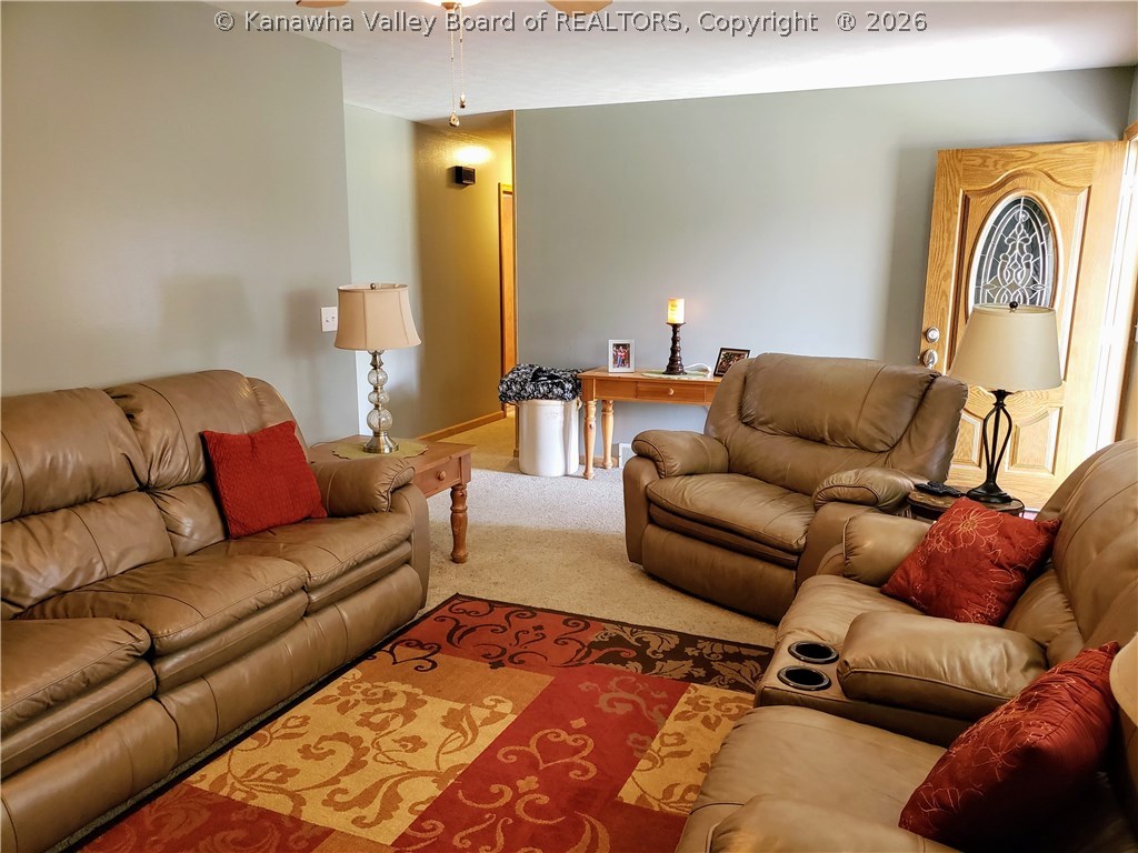 35 Warwick Road Point Pleasant, WV 25550 - Photo 5 of 32 Living Room