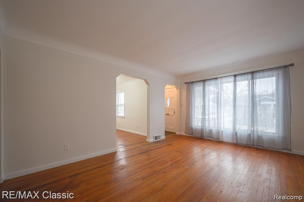 1691 Cambridge Road Berkley, MI 48072 - Photo 2 of 17 Gallery Image 2