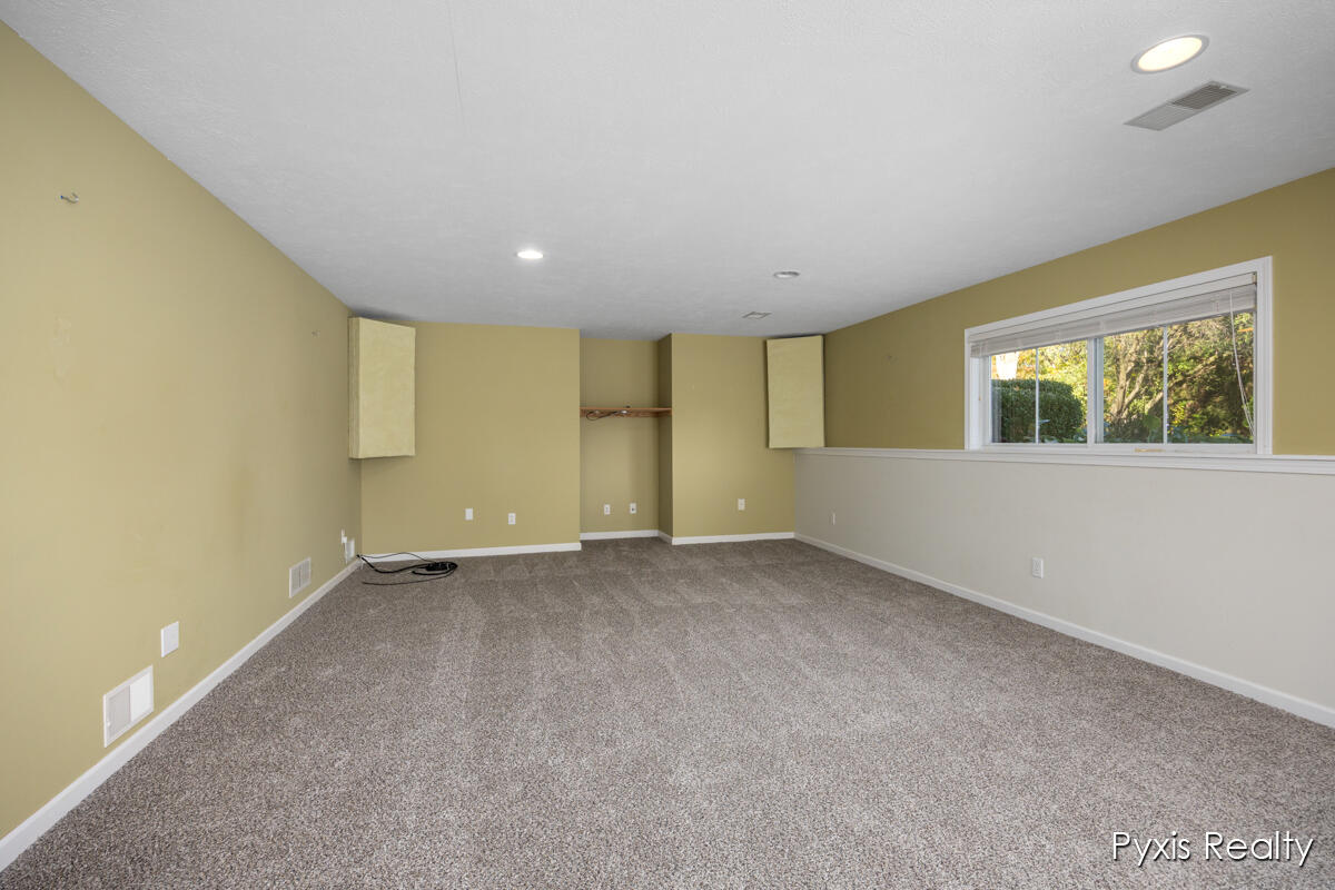 1157 Corvette Drive Jenison, MI 49428 - Photo 36 of 61 IMG_1030