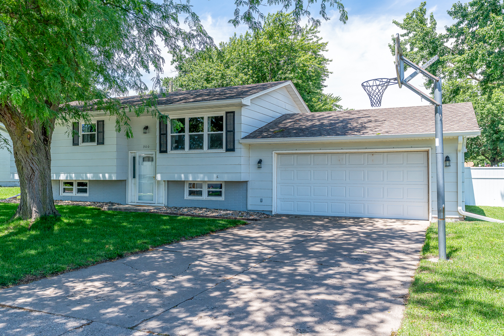 300 West Spring Street Eldridge, IA 52748 - Photo 2 of 20