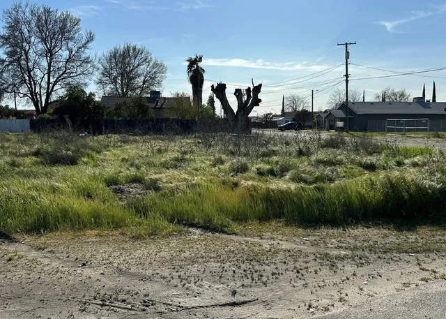 a view of a backyard of the house