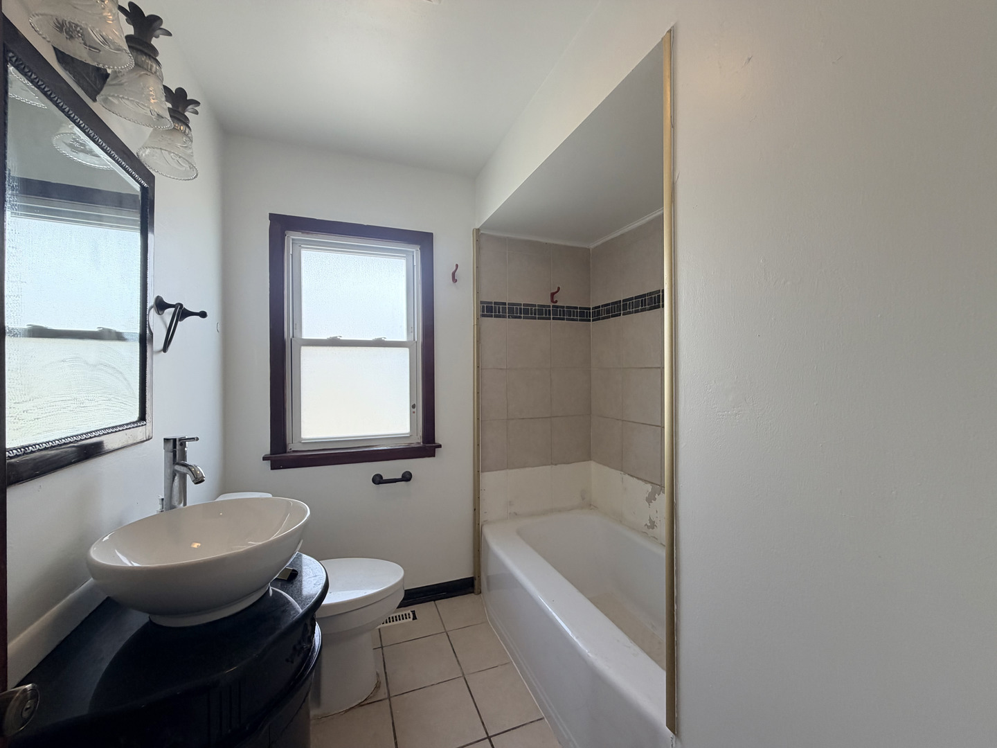 128 North York Road Bensenville, IL 60106 - Photo 19 of 39 a bathroom with a bathtub and a sink
