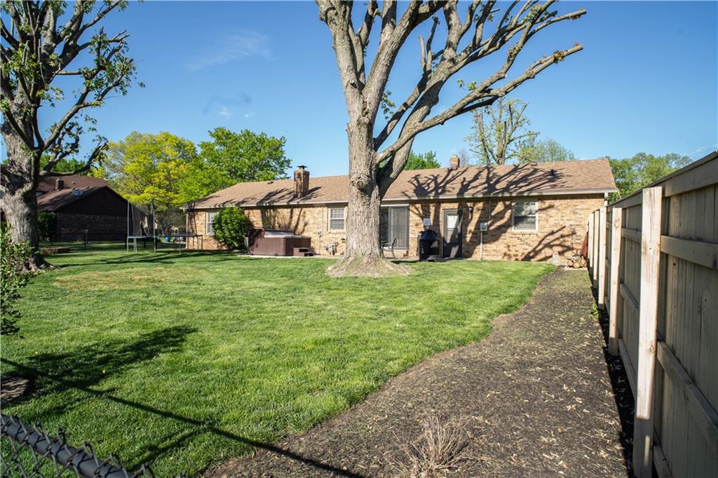 852 Boulder Road Indianapolis, IN 46217 - Photo 4 of 48 Gallery Image 4