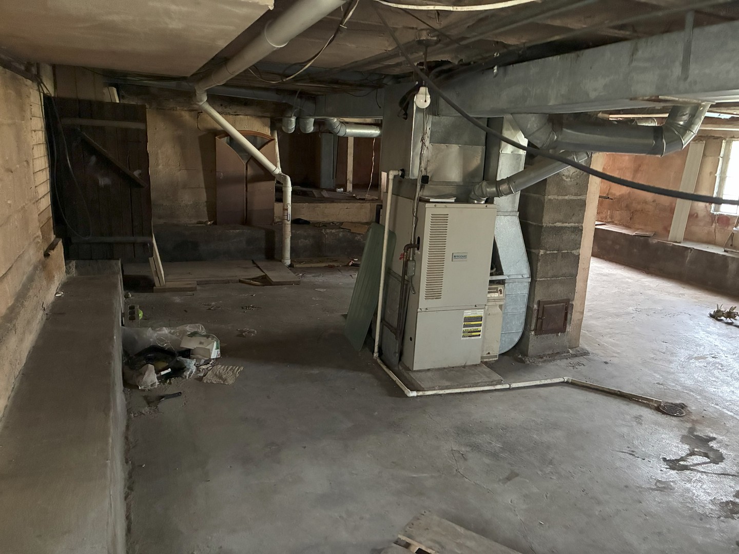 10800 South Ridgeland Avenue Worth, IL 60482 - Photo 2 of 4 an empty room with wooden walls