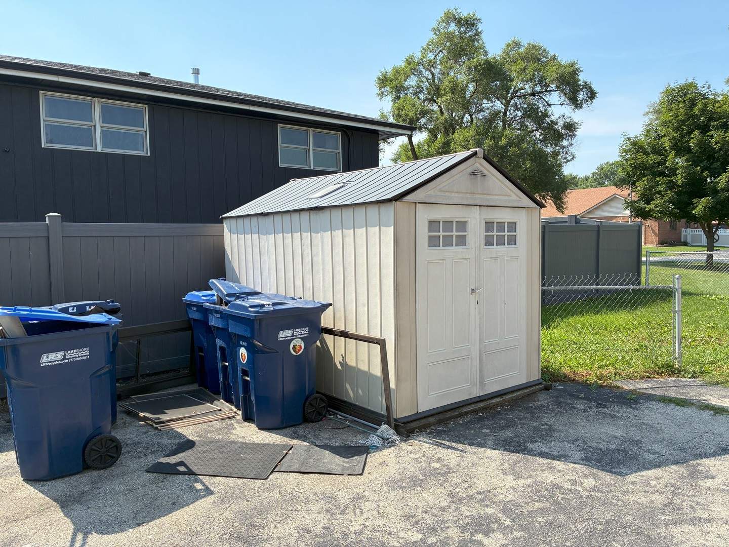 10800 South Ridgeland Avenue Worth, IL 60482 - Photo 4 of 4 a view of backyard with barbeque grill and wooden fence