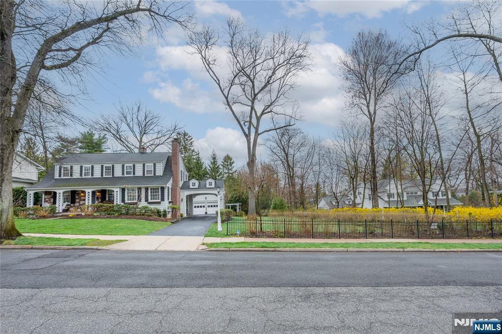 139 Glenwood Road Ridgewood, NJ 07450 - Photo 2 of 41