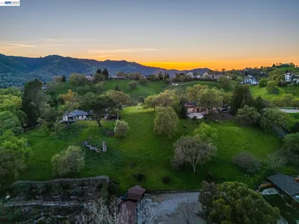 an aerial view of a house and a mountain view