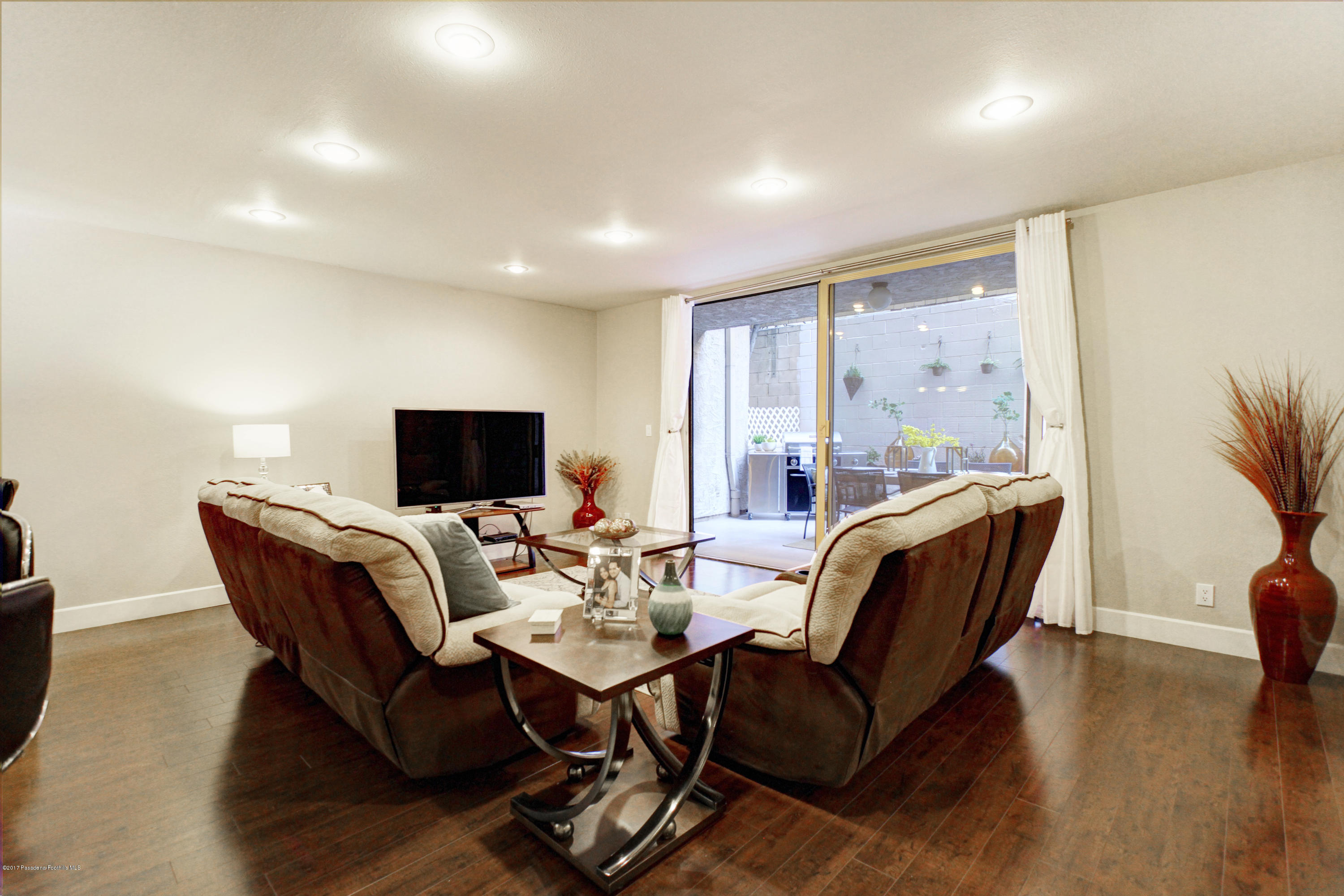 1401 Valley View Road, Unit 128 Glendale, CA 91202 - Photo 5 of 52 LR-1