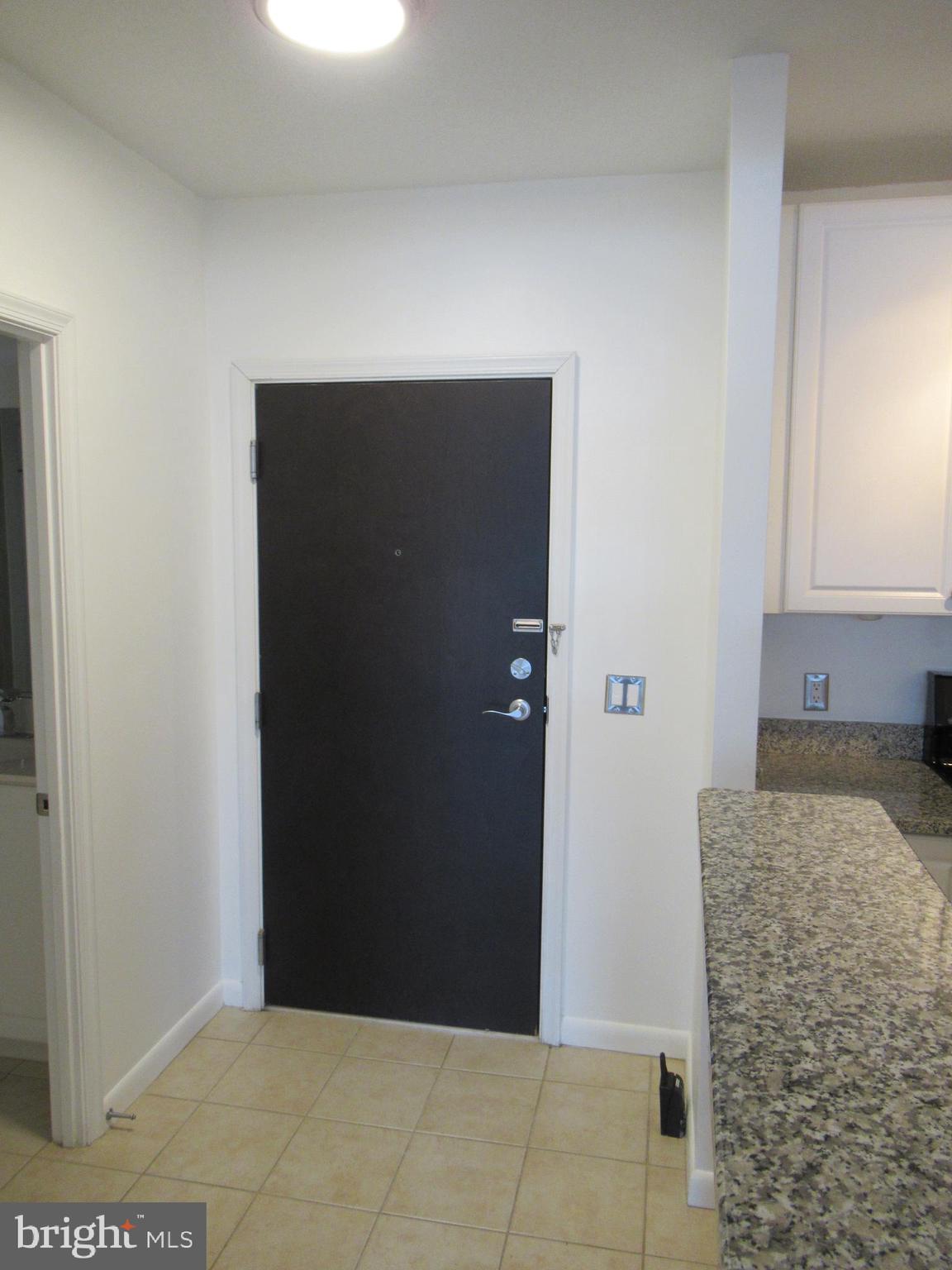 851 North Glebe Road, Unit 714 Arlington, VA 22203 - Photo 4 of 33 Foyer