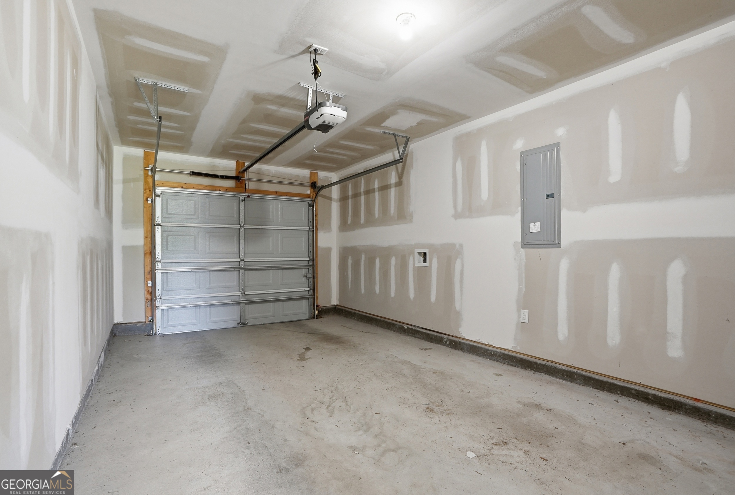 225 Rendell Lane Hinesville, GA 31313 - Photo 18 of 33 a view of empty room with white walls
